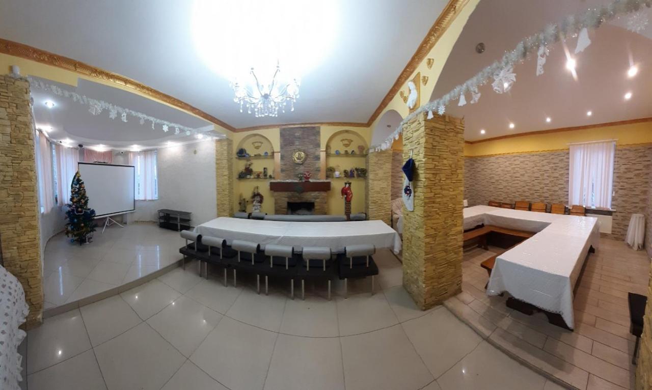 Куренiвський Двiр Kiev Luaran gambar