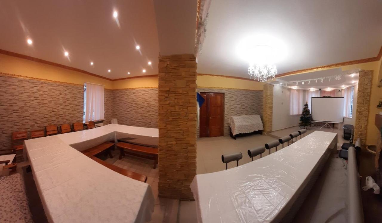 Куренiвський Двiр Kiev Luaran gambar
