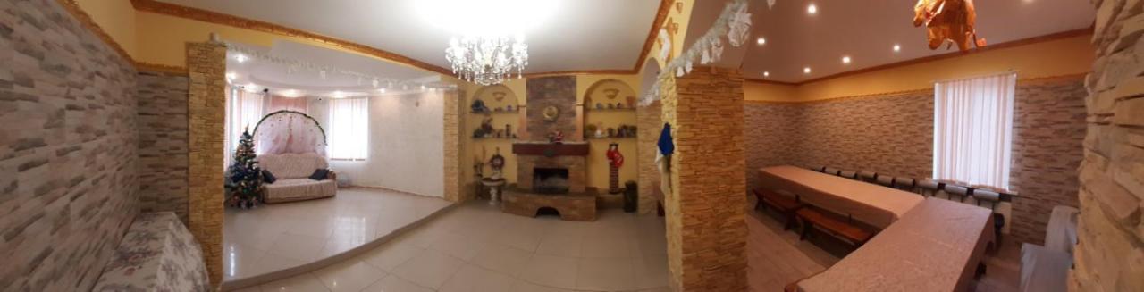 Куренiвський Двiр Kiev Luaran gambar