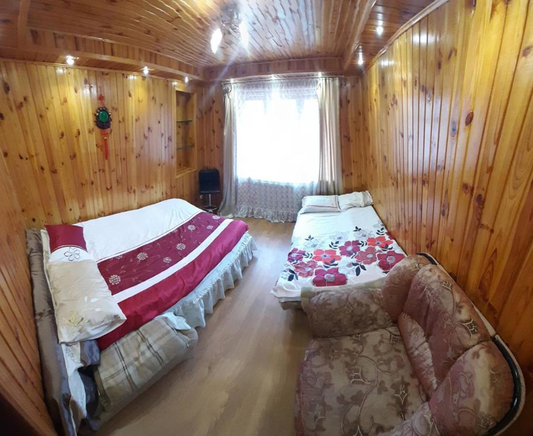 Куренiвський Двiр Kiev Luaran gambar