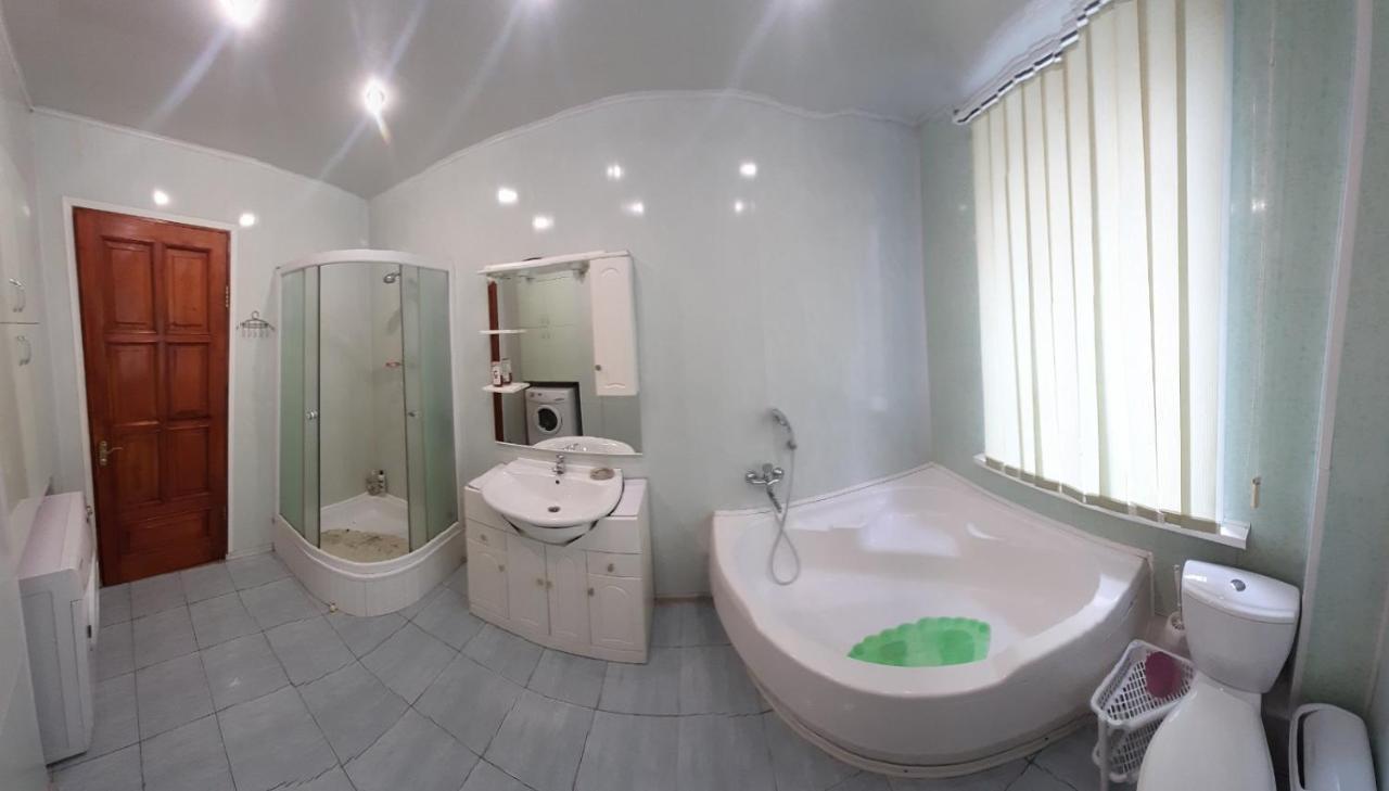 Куренiвський Двiр Kiev Luaran gambar