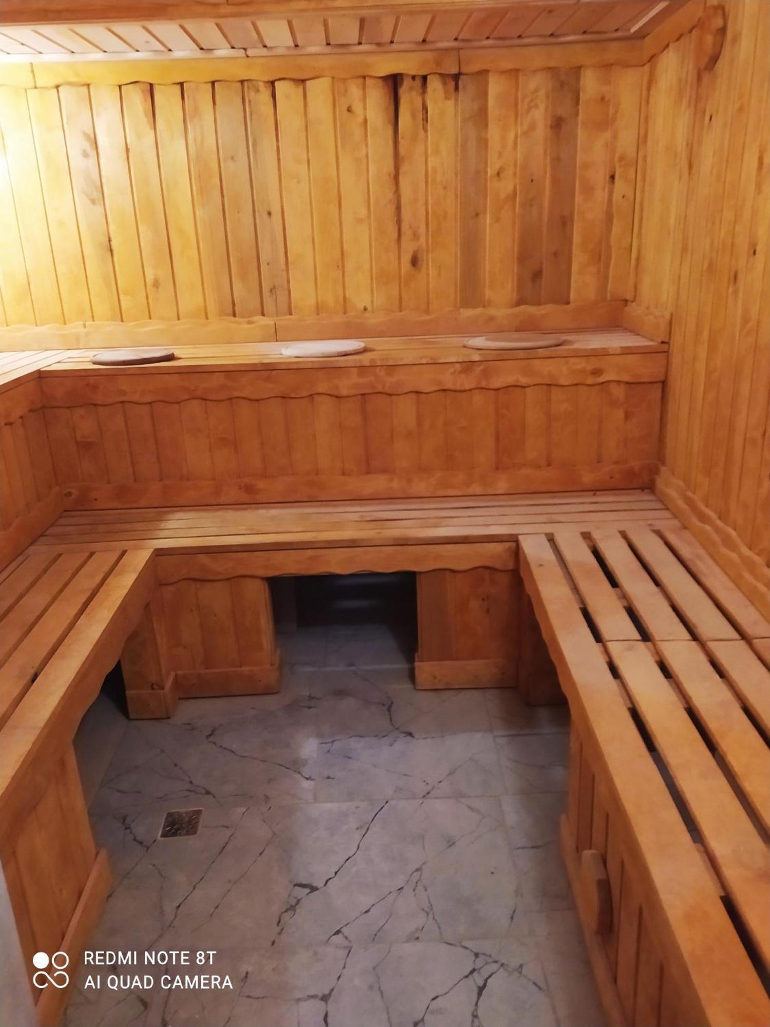 Куренiвський Двiр Kiev Luaran gambar