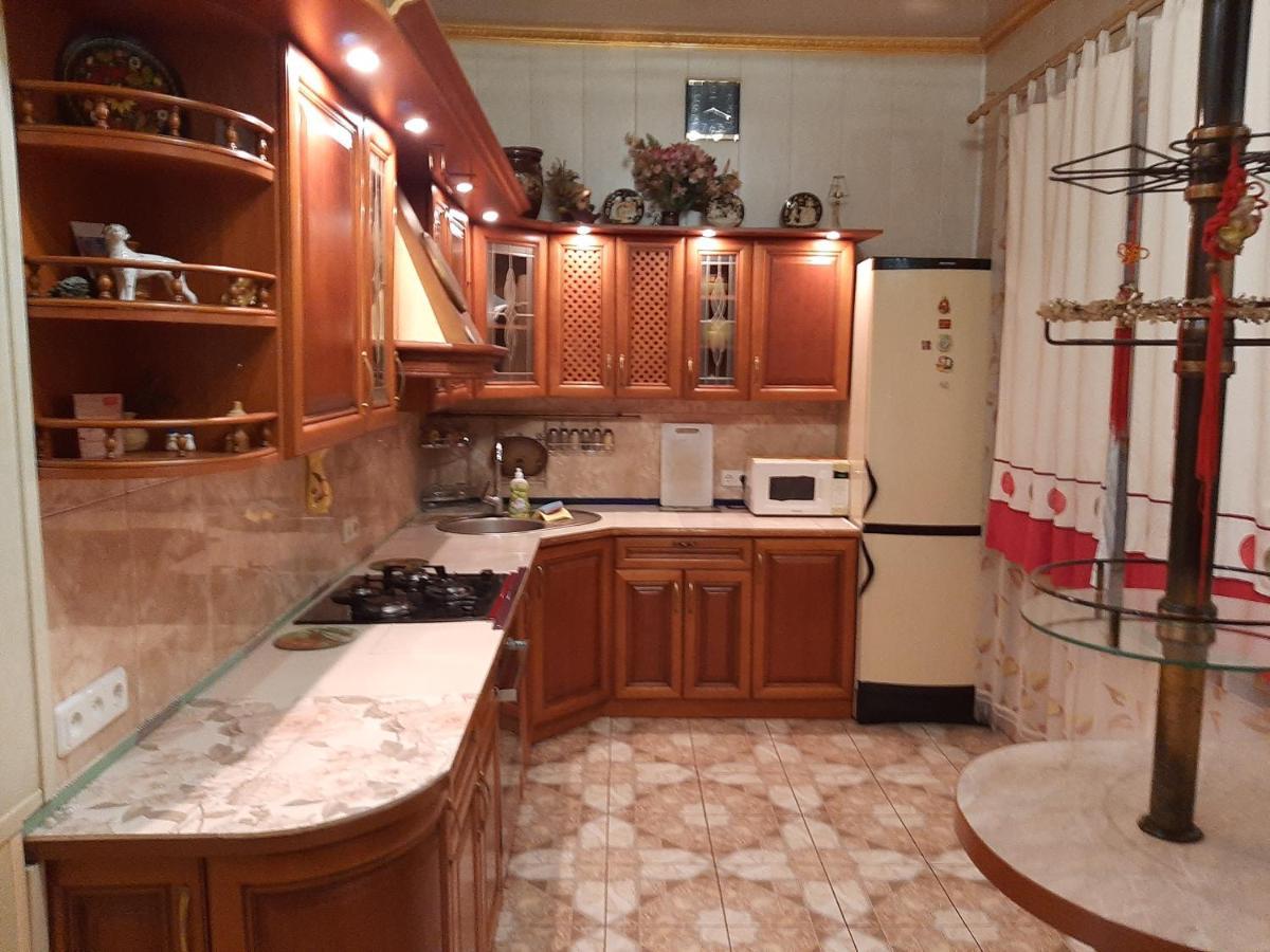 Куренiвський Двiр Kiev Luaran gambar